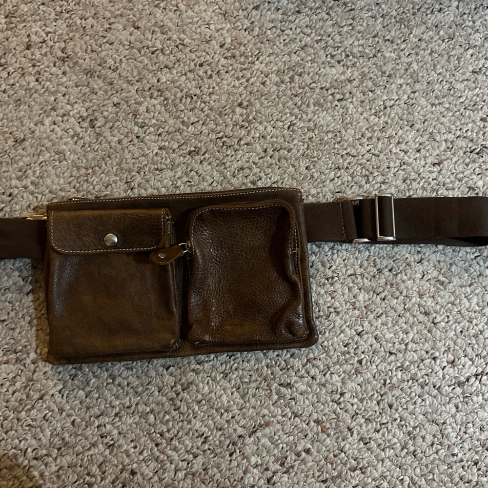 Roots Leather Fanny pack